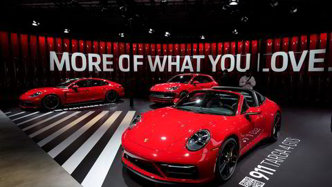 Porsche viser frem sine nyeste biler under en messe i Los Angeles, i november 2021. Her: Porsche-modellen 911 Targa 4 GTS.