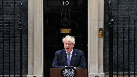 Boris Johnson kunngjør sin avgang utenfor statsministerboligen i Downing Street i London torsdag.
