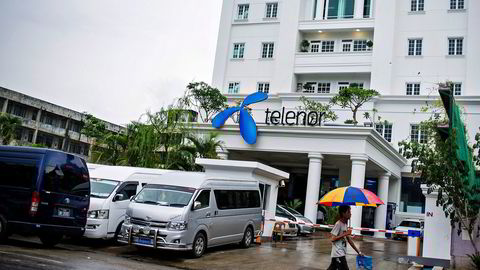 Telenors salg av Myanmar-virksomheten er blitt sterkt kritisert fra flere hold. Nå krever flere Telenor-aksjonærer svar fra telekomgiganten.