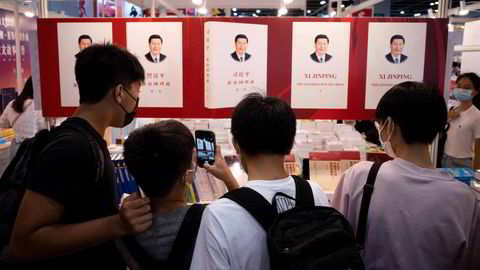 Investorer og analytikere anbefales å finlese tidligere taler fra Kinas president Xi Jinping. Her fra en bokmesse i Hongkong nylig.