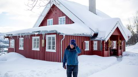 – En meget gledelig julegave, sier hytteeier Lars Erik Nielsen etter at Høyesterett nå skal behandle striden mellom hytteeierne på Geilo og eierne av Dr. Holms Hotel på Geilo. Her er han avbildet i fjor vinter da DN først skrev om saken.