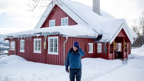 – En meget gledelig julegave, sier hytteeier Lars Erik Nielsen etter at Høyesterett nå skal behandle striden mellom hytteeierne på Geilo og eierne av Dr. Holms Hotel på Geilo. Her er han avbildet i fjor vinter da DN først skrev om saken.