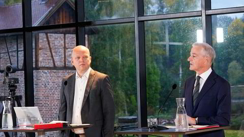 Finansminister Trygve Slagsvold Vedum (Sp) (t.v.) og statsminister Jonas Gahr Støre (Ap) under pressekonferansen på Blaafarveværket i fjor der nye skatter og avgifter ble presentert.