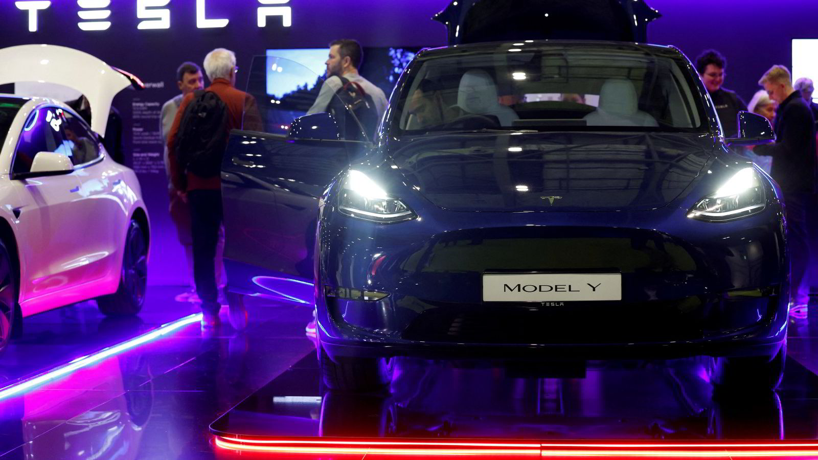 Tesla med salgsbom på 14 prosent –aksjen under sterkt press
