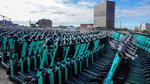 Hundrevis av Tier-farkoster parkert på Økern i forbindelse med innrykk i 2019. I februar tapte Tier Oslo-anbudet.