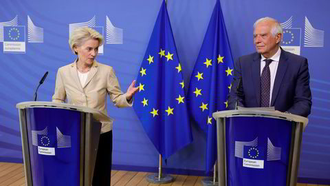 EU-sjef Ursula von der Leyen og EUs utenrikssjef Josep Borrell på pressekonferansen i Brussel onsdag.