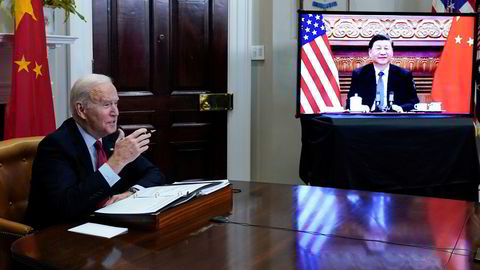 President Joe Biden hadde fredag en videosamtale med Kinas president Xi Jinping, der Russlands invasjon av Ukraina var det sentrale temaet. Dette bildet er fra en videosamtale de to presidentene hadde i november.