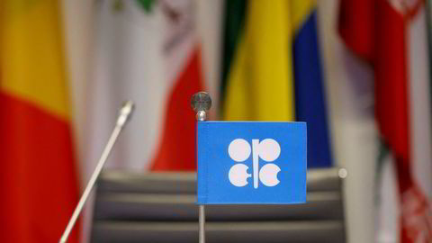 Søndag holder det utvidede oljekartellet Opec+ møte om den fremtidige oljeproduksjonen.