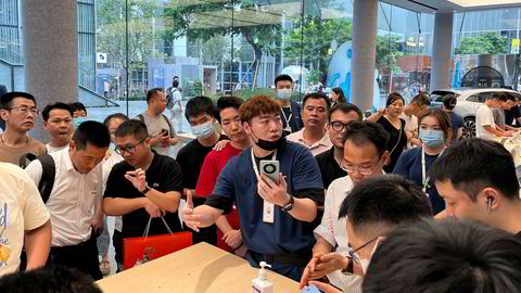Det kinesiske teknologiselskapet Huawei lanserte smarttelefonmodellen Mate 60 i Shenzhen i forrige uke. Telefonen skal være den første som ikke benytter teknologi eller patenter kontrollert av USA eller amerikanske selskaper.