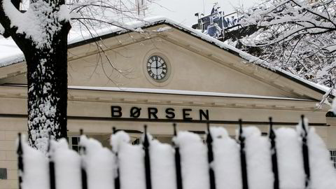 Hovedindeksen på Oslo Børs faller rundt 0,6 prosent fra start torsdag.