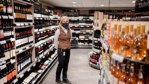 – Det går mye bobler, sier butikksjef Wenche Skogheim Kleivdal (54) på Vinmonopolet på Geilo.
