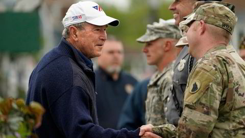 Tidligere president George W. Bush takker soldater for innsatsen på Memorial Day 31. mai.