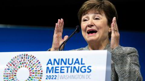 Direktør i IMF, Kristalina Georgieva, peker på at de tre største økonomiene sakker av som forklaring på spådommen om et tungt 2023.