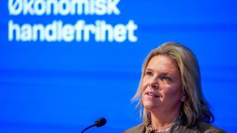 Frp og partileder Sylvi Listhaug er større enn Ap for første gang på Sentios meningsmåling siden 2008.