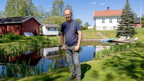 Finansminister Trygve Slagsvold Vedum vil at nordmenn til å spise det norske bønder produserer og minst mulig annet. Her fra Slagsvold Vedums gård i Stange i Innlandet.