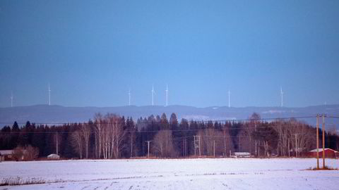 34 vindmøller i Nord-Odal vil stå ferdig til sommeren og rage 98 meter høyere enn Tryvannstårnet i Oslo.