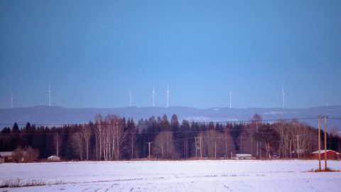 34 vindmøller i Nord-Odal vil stå ferdig til sommeren og rage 98 meter høyere enn Tryvannstårnet i Oslo.