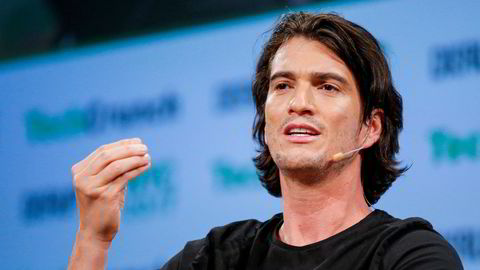 WeWork-gründer Adam Neumann er i forhandlinger med teknologiselskapet Softbank om et forlik. Dette kan føre til en utbetaling på over fire milliarder kroner.