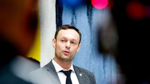 SV-nestleder Torgeir Knag Fylkesnes (SV) skal ha truet regjeringspartiene med å stemme ned lakseskatten sammen med Høyre og Frp dersom SV ikke fikk flere og betydelige gjennomslag i forhandlingene.