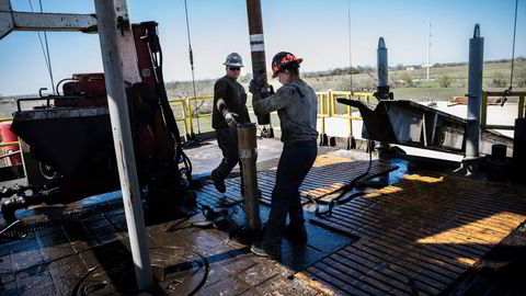 Den kraftige veksten fra landbasert skiferolje i USA veier opp for mindre innførsel fra Asia. Bildet er fra boringen på et anlegg i Eagle Ford, Texas, i 2017.
