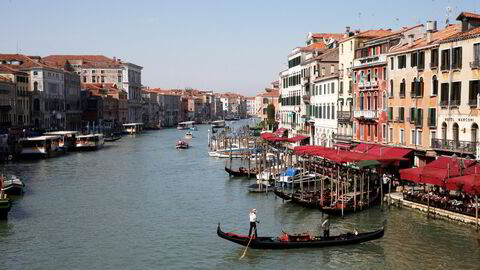 Flere norske turiststeder ønsker å prøve ut avgift for dagsbesøkende à la den Venezia (bildet) har innført, men regjeringen mener det trolig er brudd på EØS-retten. Det avviser advokatfirmaet Selmer i et notat.