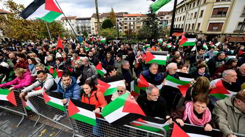 Demonstrasjoner mot Gaza-krigen, slik som denne i den baskiske byen Gernika, er i praksis forbudt i flere europeiske land.