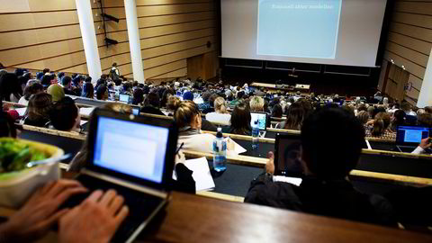 Ikke alle trenger å sitte i et auditorium på universitetet i årevis før de går i jobb, men det sikrer mer valgfrihet enn å ikke ha utdannelse.