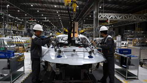 VinFast har startet masseproduksjon av elektriske biler i Vietnam. Selskapet gjør seg klar til børsnotering ved den amerikanske Nasdaq-børsen i juli med en antatt verdi på 23 milliarder dollar.
