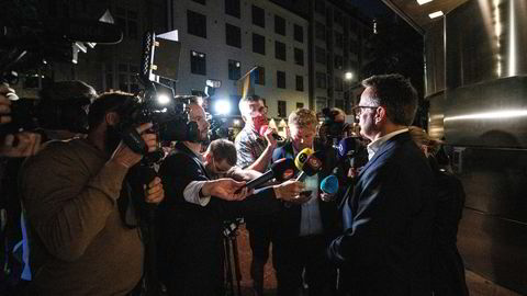 Interessen var stor da riksmegler Mats Wilhelm Ruland møtte pressen foran Näringslivets hus i Stockholm natt til onsdag. Så ble meglingen mellom SAS og pilotene forlenget i tre døgn.