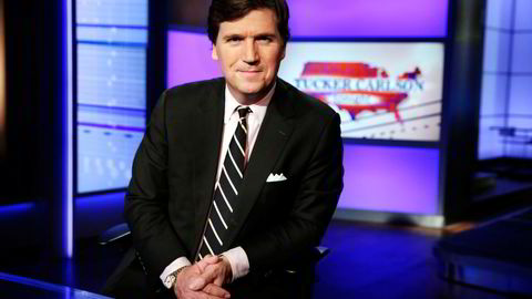 Tucker Carlson er blant programlederne hos Fox News som med viten og vilje skal ha spredt falske opplysninger om stemmemaskinene som ble brukt under det amerikanske presidentvalget i 2020.