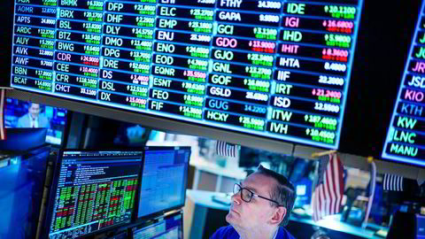 De tre toneangivende børsindeksene på Wall Street stiger på ukens siste handelsdag.