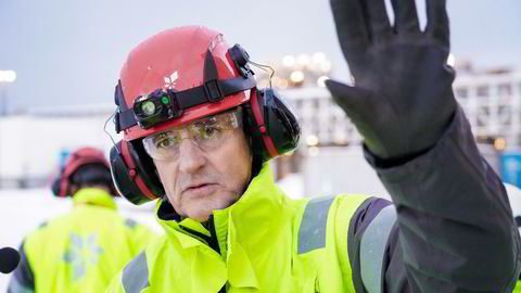 Statsminister Jonas Gahr Støre (Ap) på besøk på Equinors anlegg på Melkøya utenfor Hammerfest i vår.