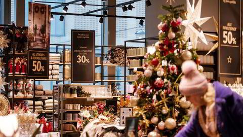 Det bugner av julevarer på Oslo City i november. Det er ikke bare julepynten som gir julestemning – vel så viktig er selve kjøpet av den.
