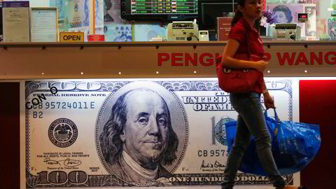 Malaysias ringgit er en av mange fremvoksende valutaer som har svekket seg kraftig mot amerikanske dollar. Tirsdag morgen er valutakursen på samme nivå som under finanskrisen i 1997–98.
