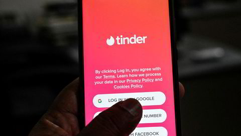En kvinne i begynnelsen av 50-årene er dømt for hvitvasking etter å ha funnet det hun trodde var en fremtidig livsledsager på Tinder. I realiteten var personen hun ble forelsket i en som utnyttet henne for økonomisk vinning, konkluderer Oslo tingrett.