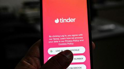 En kvinne i begynnelsen av 50-årene er dømt for hvitvasking etter å ha funnet det hun trodde var en fremtidig livsledsager på Tinder. I realiteten var personen hun ble forelsket i en som utnyttet henne for økonomisk vinning, konkluderer Oslo tingrett.