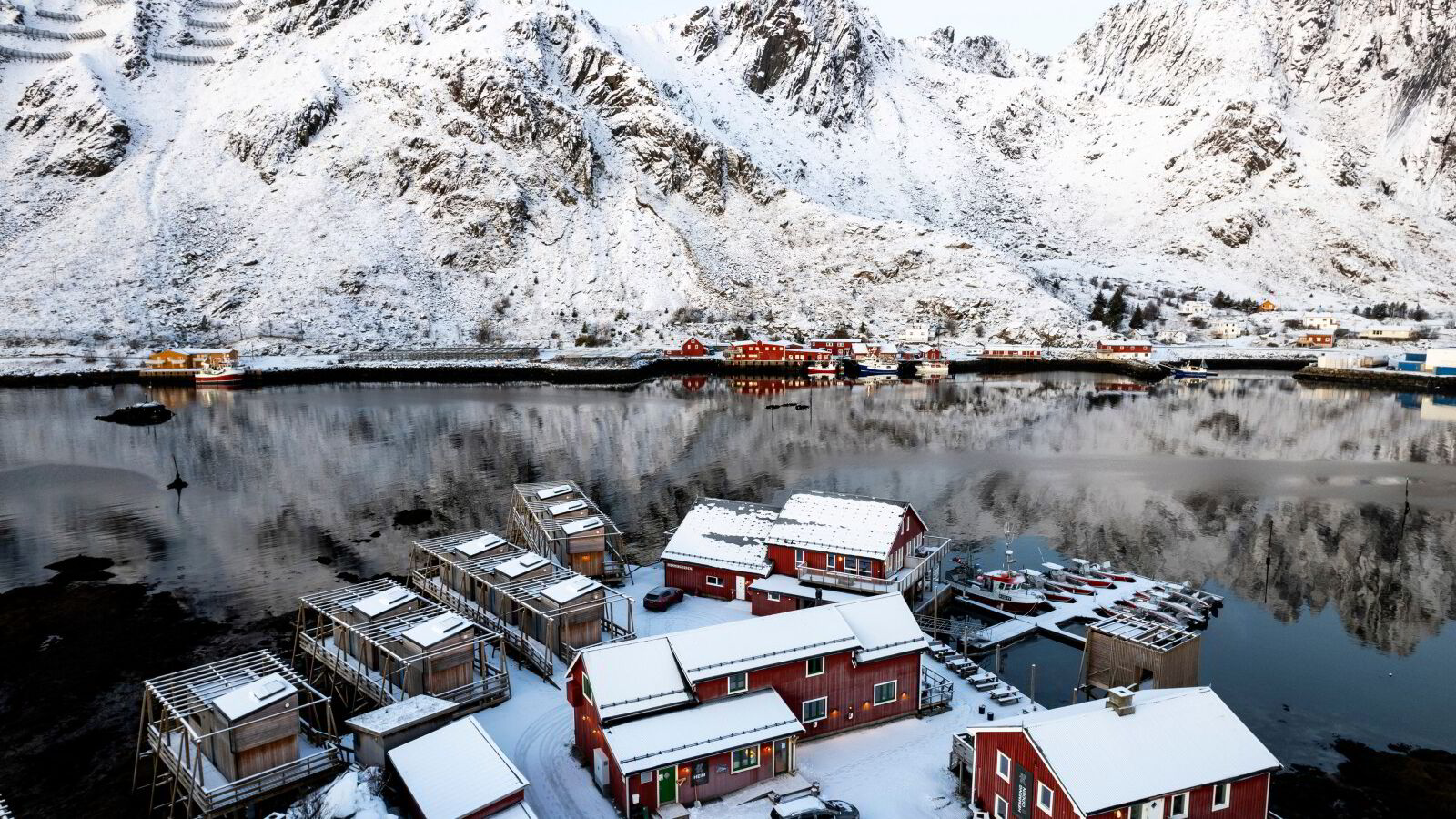 Regjeringen stikker en hjelpende hånd ned i hotellenes lommebok