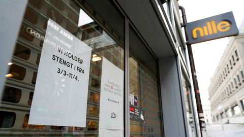 Nille-kjedens butikkansatte i Oslo ble permittert etter at kommunen stengte alle butikker på grunn av koronapandemien.