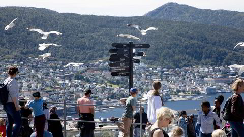 Vestlandet, her med Bergen sett fra Fløien, opplever som resten av landet en kraftig økning i bestillingene fra utenlandske turister godt hjulpet av svak norsk krone.