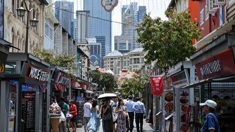 Singapore har lagt bak seg et solid kvartal med en økonomisk vekst på over fire prosent sammenlignet med i fjor. Den asiatiske eksportveksten ventes å havne på 7,4 prosent i år – høyest i verden, ifølge Verdens handelsorganisasjon. Her fra Chinatown i Singapore.
