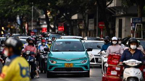 Den vietnamesiske bilprodusenten Vinfast har ambisjoner om å vokse internasjonalt og er på plass ved Nasdaq-børsen i USA, hvor aksjekursen har stupt. Selskapet tapte over to milliarder dollar i 2023.