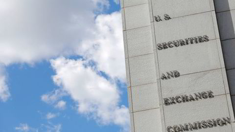 Det amerikanske Securities and Exchange Commission har gått opp sporene fra da greske Akazoo skulle børsnoteres i USA.