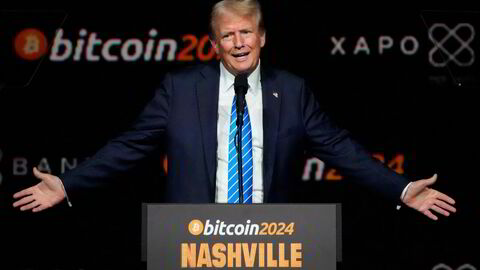 Donald Trumps seier under valget, og en kongress kontrollert av Republikanerne, har sendt prisen på bitcoin høyere. For første gang kostet en bitcoin tilsvarende 900.000 kroner natt til mandag. Her fra Bitcoin 2024 Conference i Nashville i sommer, hvor Trump sa han ville støtte bitcoin og kryptovalutaer.