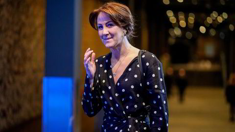 Arbeids- og inkluderingsminister Tonje Brenna (Ap) jubler etter fersk statistikk på arbeidsledighet og sysselsetting. Her da hun ankom NHOs årskonferansemiddag i Oslo Spektrum tirsdag kveld.