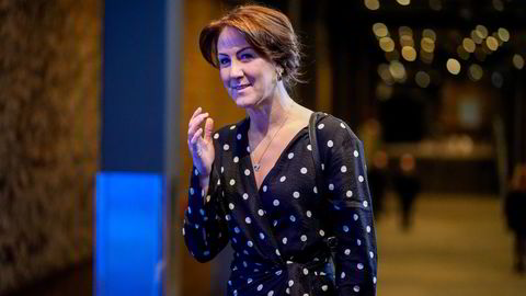 Arbeids- og inkluderingsminister Tonje Brenna (Ap) jubler etter fersk statistikk på arbeidsledighet og sysselsetting. Her da hun ankom NHOs årskonferansemiddag i Oslo Spektrum tirsdag kveld.