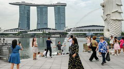 Hovdindeksen ved Singapore-børsen er i ferd med å slå en over 17 ,år gammel rekord. Her fra sentrumsområdet med Merlion-statuen og Marina Bay Sands i bakgrunnen.