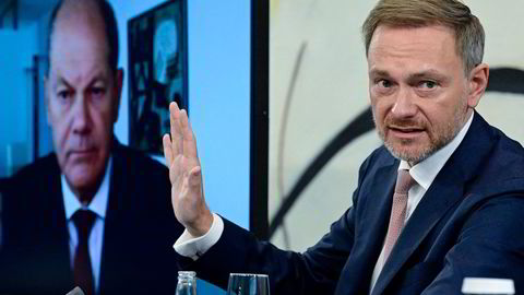 Tysklands forbundskansler Olaf Scholz (fra venstre) og finansminister Christian Lindner presenterer torsdag en energipakke som blant annet inneholder en makspris på gassen forbrukerne betaler.