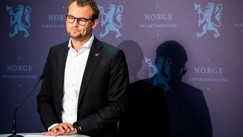 Avgått KrF-leder og statsråd Kjell Ingolf Ropstad på pressekonferansen hvor han beklaget sin handlemåte i saken om sin pendlerbolig.