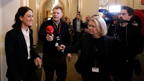 Da Tonje Brenna kom til Stortinget tirsdag morgen, ga hun beskjed om at hun ikke vil utfordre Jonas Gahr Støre til ledervervet. Men internt er oppfatningen at hun er klar til å overta.