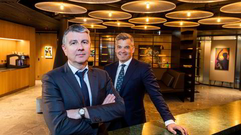Are Andersen, sjef for investment banking i ABG Sundal Collier, til venstre, og norgessjef Peter Straume er fornøyde med både årsresultatet og de nye lokalene.
